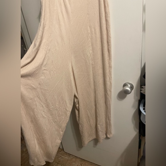 Cute beige cozy jumpsuit from GILLY hicks size L. - Picture 7 of 8